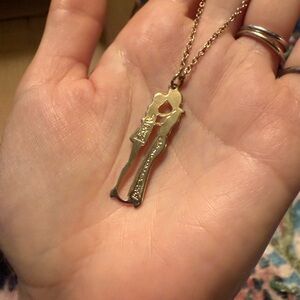 Kissing Couple Necklace